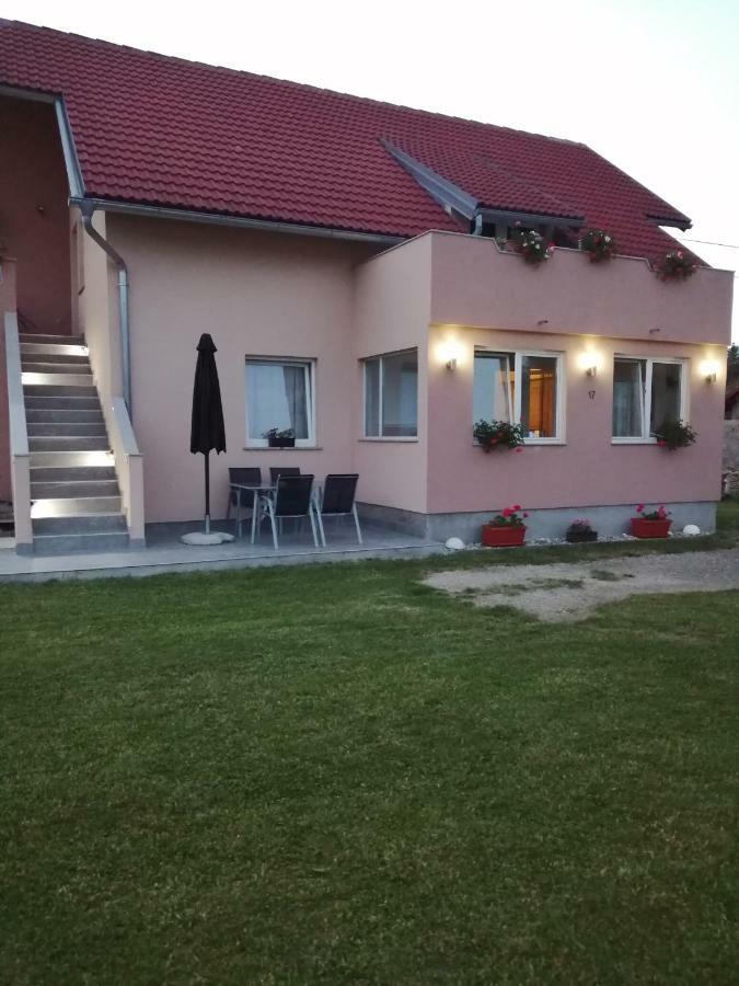 شقة Apartman Vidovic كورينيتسا المظهر الخارجي الصورة